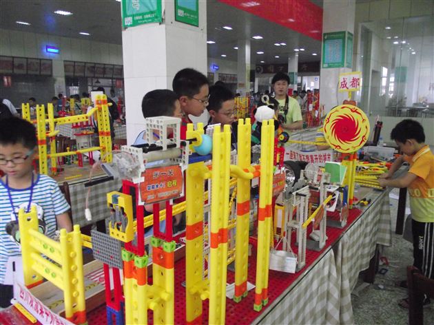 棠外附小参加第十一届NOC决赛机器人项目斩获全国一等奖