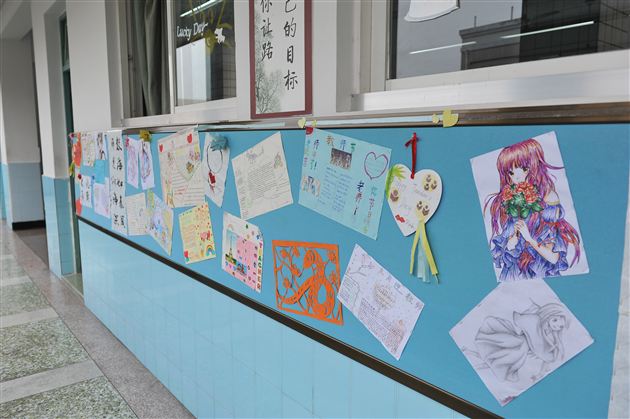 彰显班级特色 丰富校园文化——记棠外初2013级班级文化墙评选活动