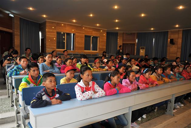 潇潇烟雨  浓浓深情——甘孜巴塘师生到棠外参观学习 