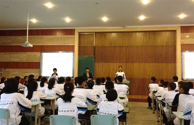 棠外召开初2013级修身班会课研讨活动