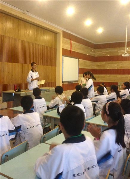 棠外召开初2013级修身班会课研讨活动