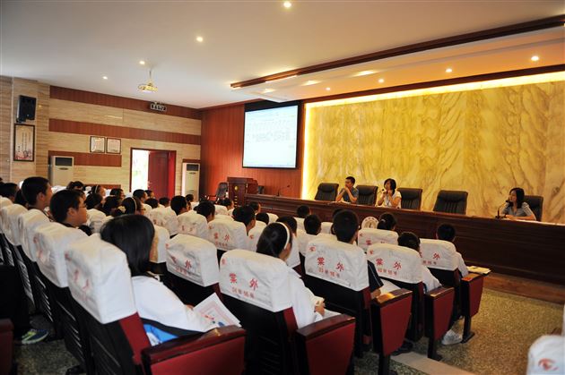 棠外召开初2013级学生会楼层自主管理培训会