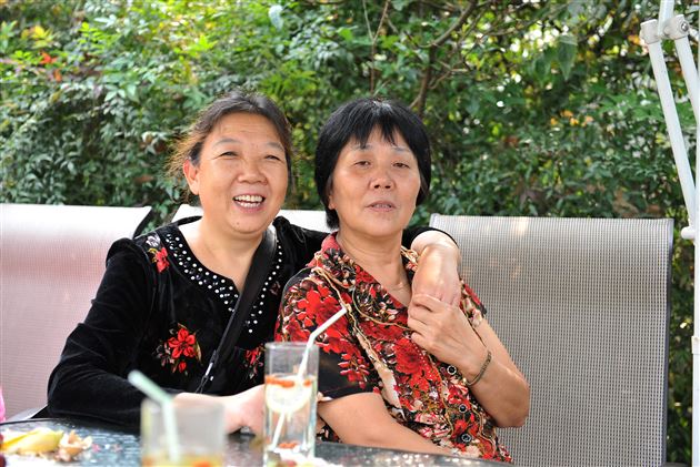 夕阳无限好，重阳共欢乐——记棠中外语学校重阳节敬老活动