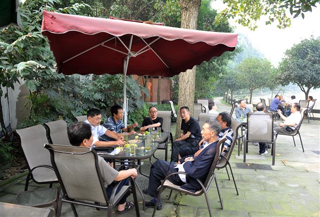 夕阳无限好，重阳共欢乐——记棠中外语学校重阳节敬老活动