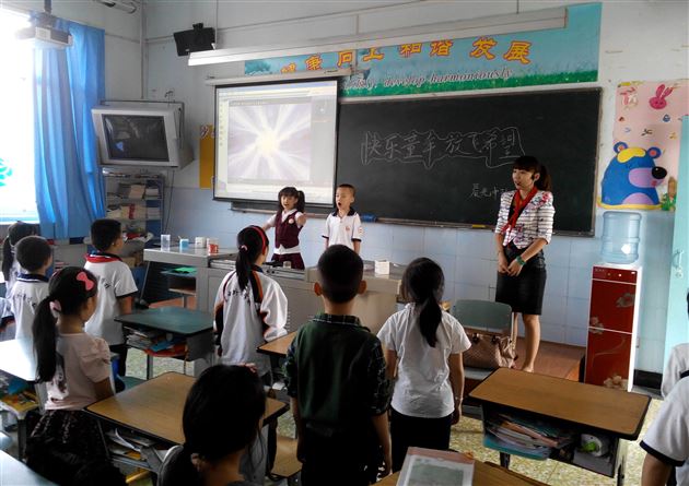 快乐童年，放飞梦想——棠外附小举行少先队建队64周年系列活动