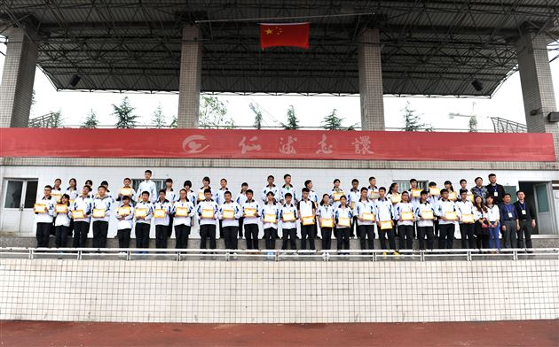 棠外召开初中部学生自主管理总结表彰大会