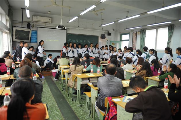 凝聚每份爱 点亮颗颗心——记棠外高2013级家长会