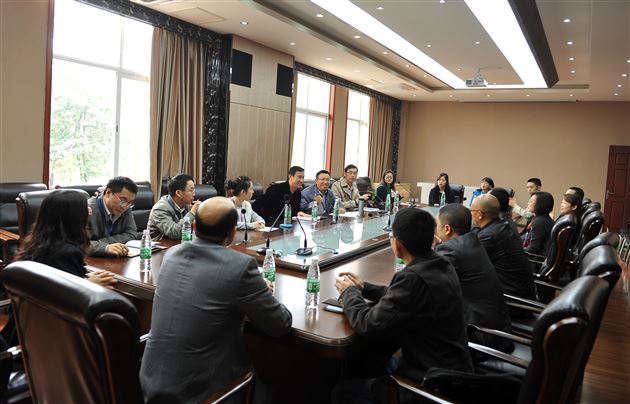 凝聚每份爱 点亮颗颗心——记棠外高2013级家长会