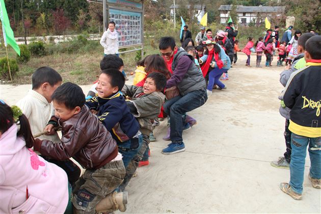 播种大爱 收获希望——棠中外语学校第四次云南五星苗寨回访德育活动暨捐建教学楼落成仪式