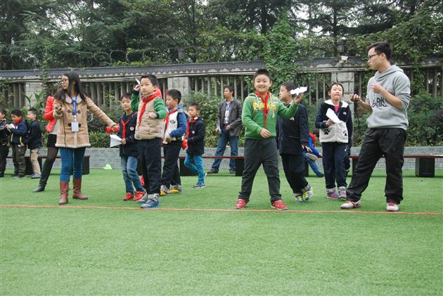 放飞梦想  点亮童年——记棠外附小纸飞机比赛