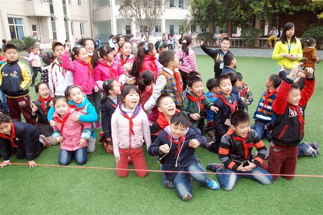 放飞梦想  点亮童年——记棠外附小纸飞机比赛