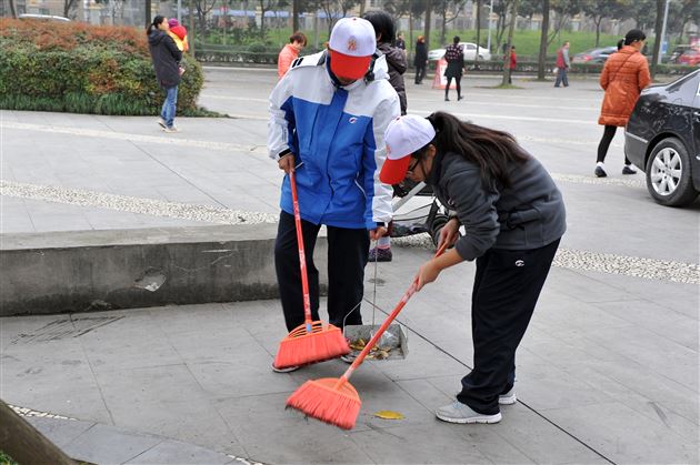 走出校园献爱心 社区服务你我他——记棠外爱心社社区服务活动