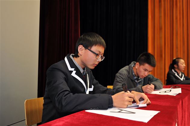一笔一天地  一点一乾坤——记棠外高2012级学生读书系列活动之“汉字英雄”大赛
