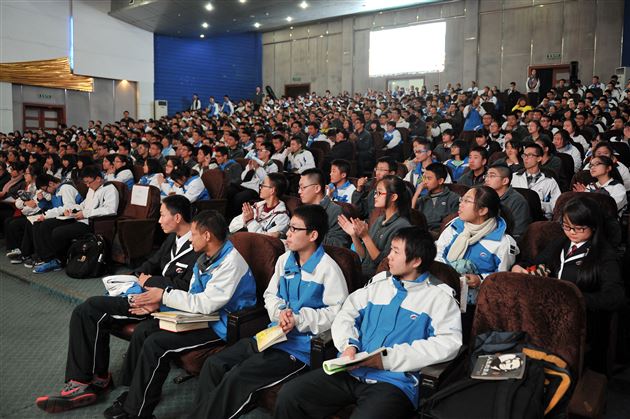 一笔一天地  一点一乾坤——记棠外高2012级学生读书系列活动之“汉字英雄”大赛