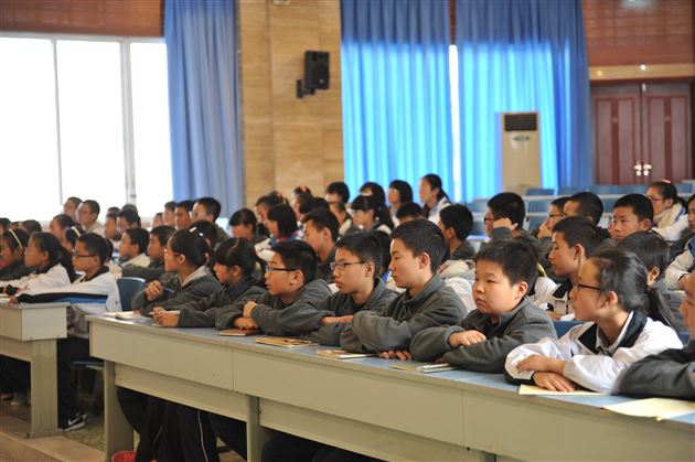 传播积极思想，弘扬中国正气——棠外2013级召开第一次团课