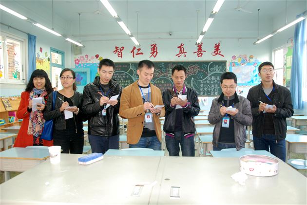 棠外附小举行首届教师粉笔字比赛