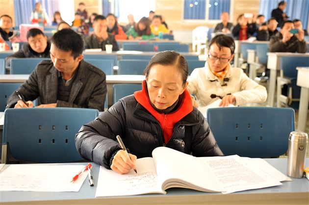 棠外承办成都市高中2013年主题班会课（南片）决赛活动受到好评