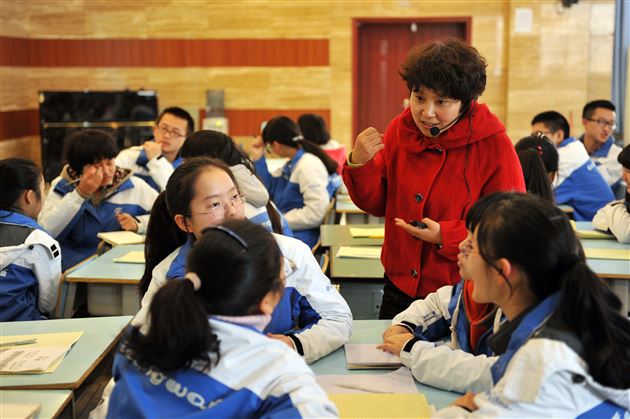 棠外承办成都市高中2013年主题班会课（南片）决赛活动受到好评
