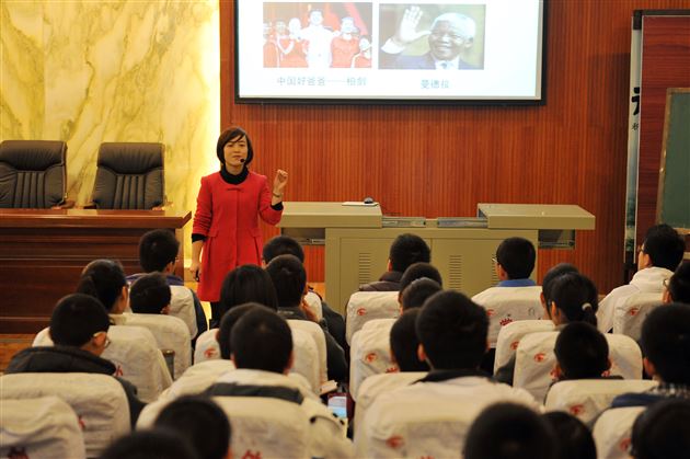 棠外承办成都市高中2013年主题班会课（南片）决赛活动受到好评