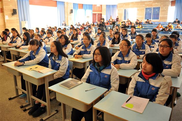 棠外承办成都市高中2013年主题班会课（南片）决赛活动受到好评