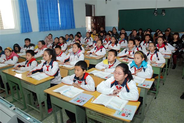 家校携手促发展——棠外附小第十届家委会委员到校听课参观