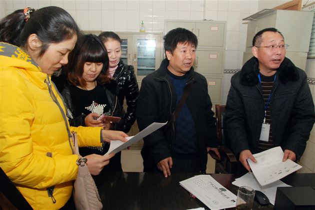 家校携手促发展——棠外附小第十届家委会委员到校听课参观