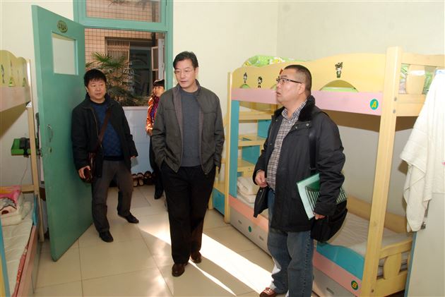 家校携手促发展——棠外附小第十届家委会委员到校听课参观