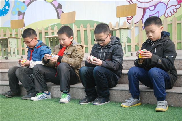 魔幻双手，神奇思维——棠外附小举行首届魔方大赛