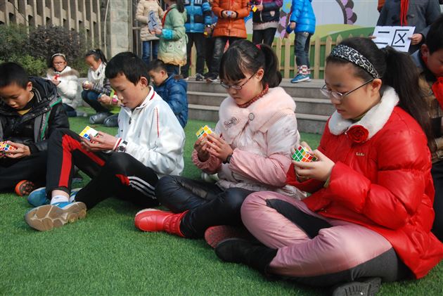 魔幻双手，神奇思维——棠外附小举行首届魔方大赛