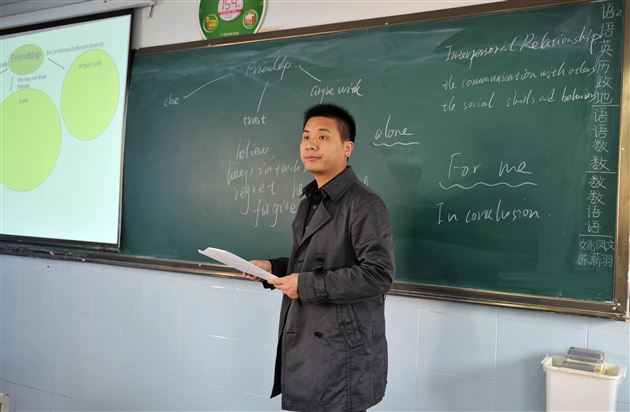 借助专家指导，推进英语教改