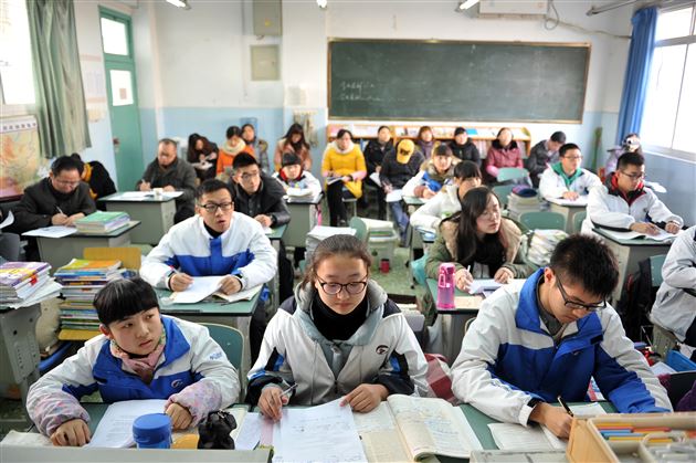 借助专家指导，推进英语教改