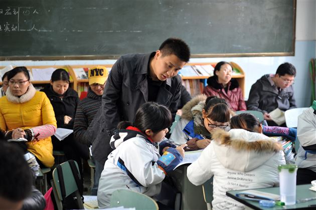 借助专家指导，推进英语教改