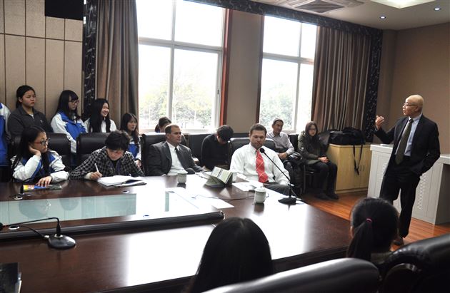 哈佛大学首席面试官Dave博士一行到棠外举办讲座