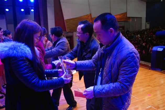 棠外举行庆祝“三八”国际劳动妇女节104周年表彰大会