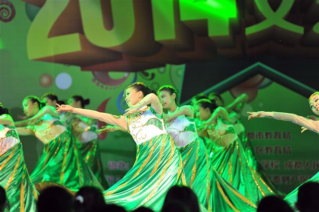 棠外飞鹰艺术团舞蹈团受邀参加成都市第三届中小学生文艺汇演