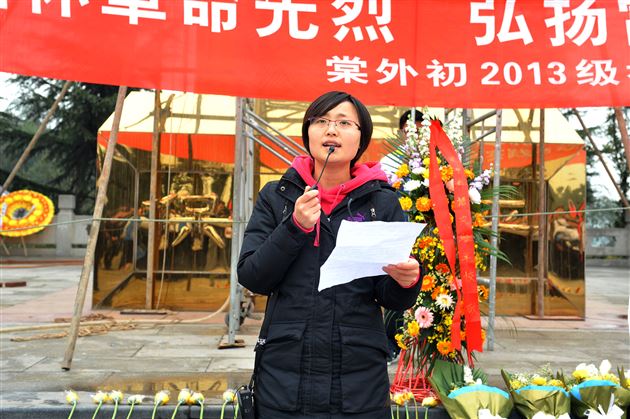 缅怀革命先烈，弘扬雷锋精神——记棠外初2013级社会实践活动