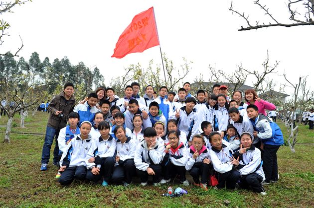 缅怀革命先烈，弘扬雷锋精神——记棠外初2013级社会实践活动