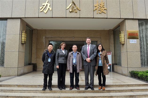 美国大学LSU校长到访我校并为学生做公益讲座