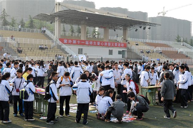 阳春布德泽 棠外涌爱心——记棠外第十一届师生爱心义卖游园活动