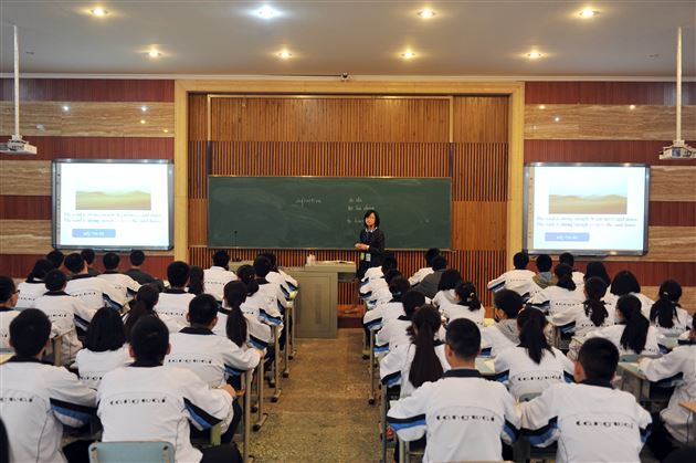 以课题为引领，促进高中英语教学研究