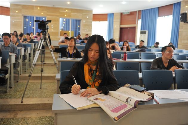 以课题为引领，促进高中英语教学研究