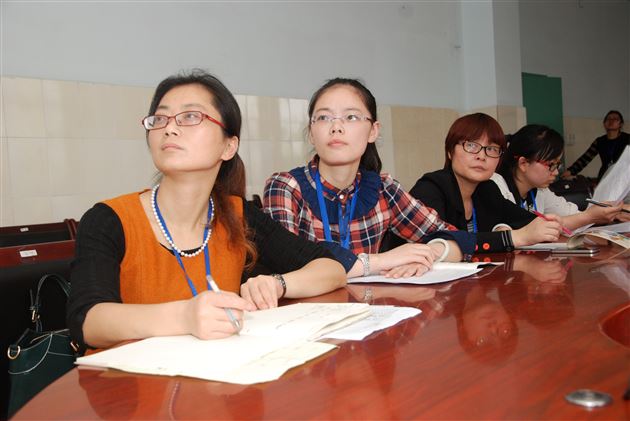 棠外附小召开修身班会研讨故事遴选会（一）