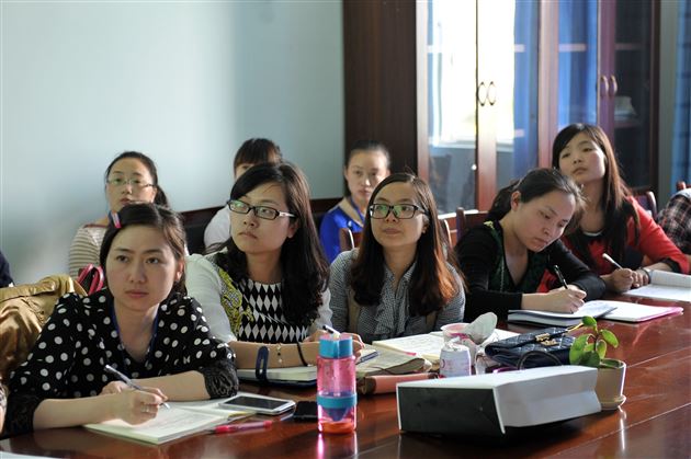 棠外召开初中班主任后备队伍第三次培训会