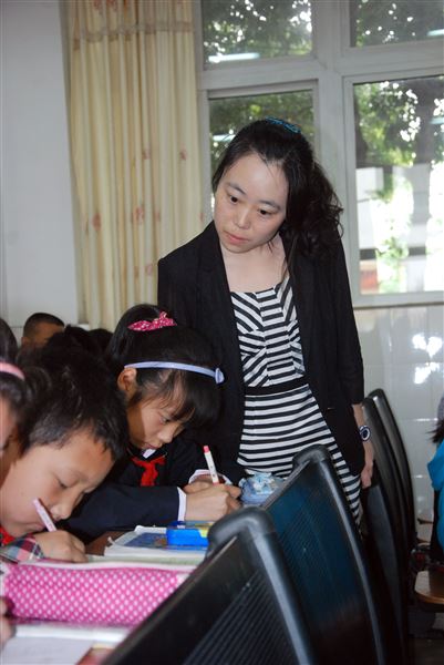 棠外附小周扬洋老师为双流县四年级数学主题研讨活动献课