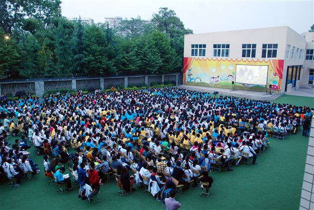 棠外附小本学期“坝坝电影”开播啦