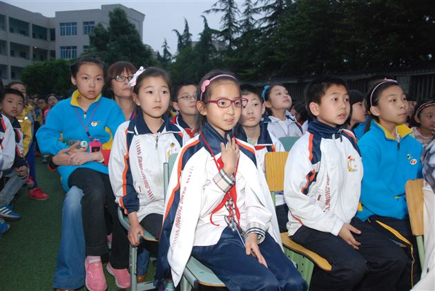 棠外附小本学期“坝坝电影”开播啦