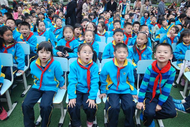 棠外附小本学期“坝坝电影”开播啦