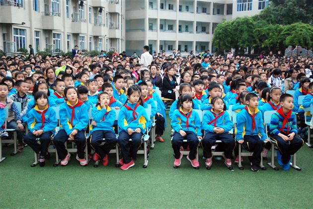 棠外附小本学期“坝坝电影”开播啦