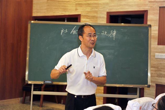 立三尺讲台 展教师风采——双流县第八届高中政治学科大比武决赛在棠外举行 