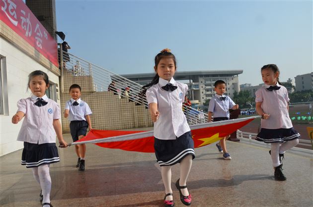 “大手牵小手，我们一起加油！”——记棠外实验幼稚园第二届亲子运动会 